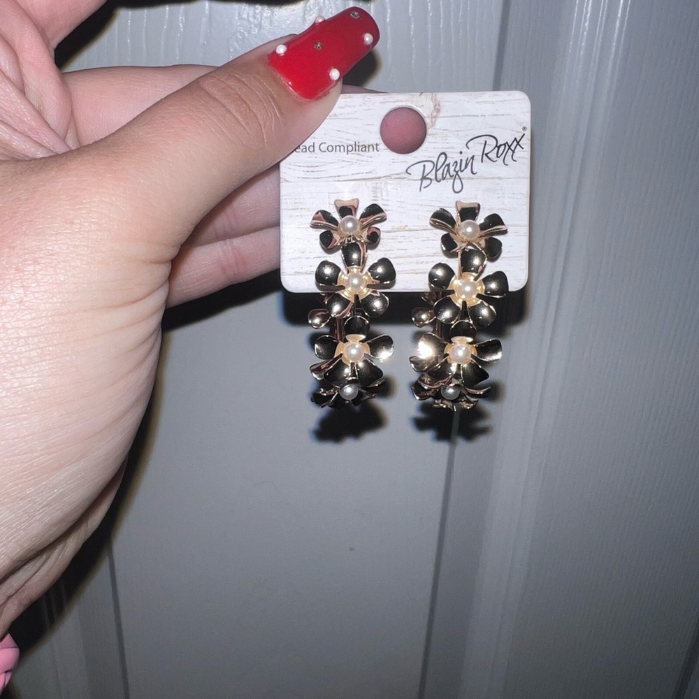 NWT Blazin Roxx Gold Floral Earrings